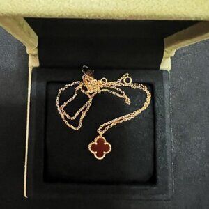 Van cleef Sweet Alhambra pendant